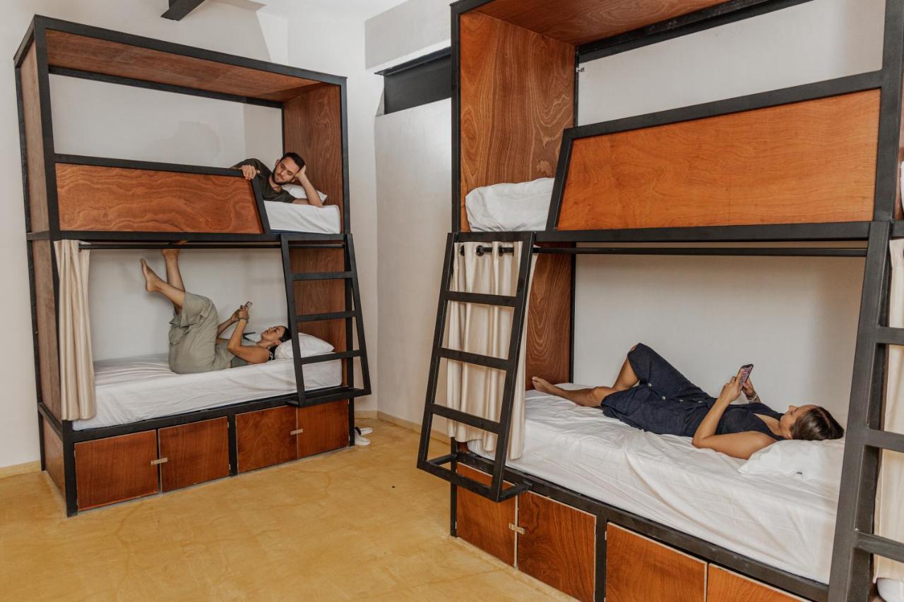 Caleta Hostel Rooftop & Pool Cancun Exterior photo