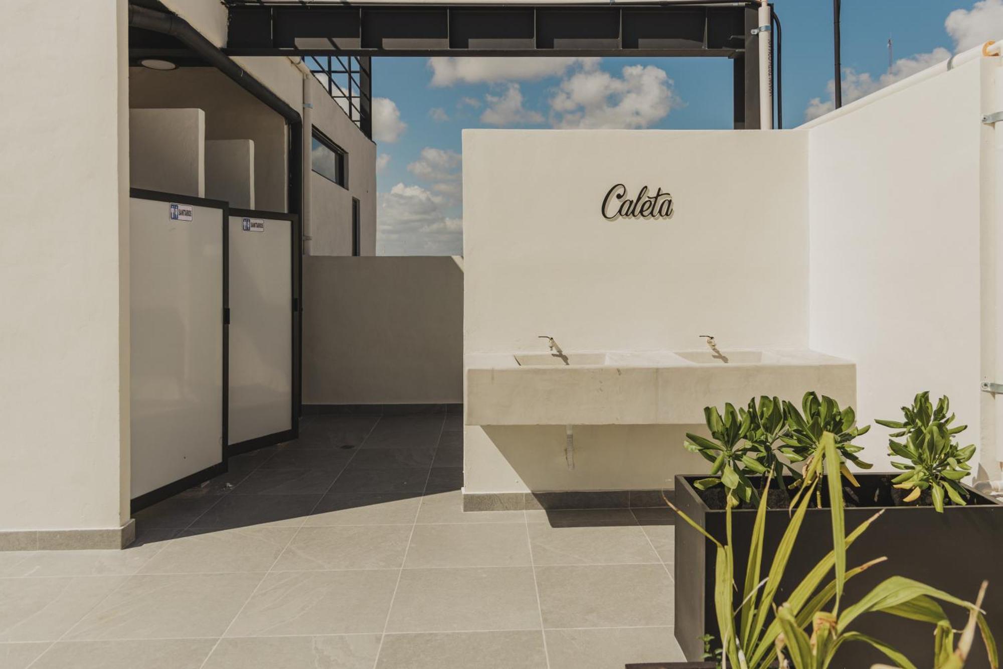 Caleta Hostel Rooftop & Pool Cancun Exterior photo